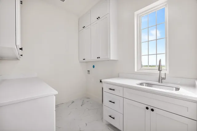 $1,273,000 | 306 Interlaken Street, Fredericksburg, TX 78624