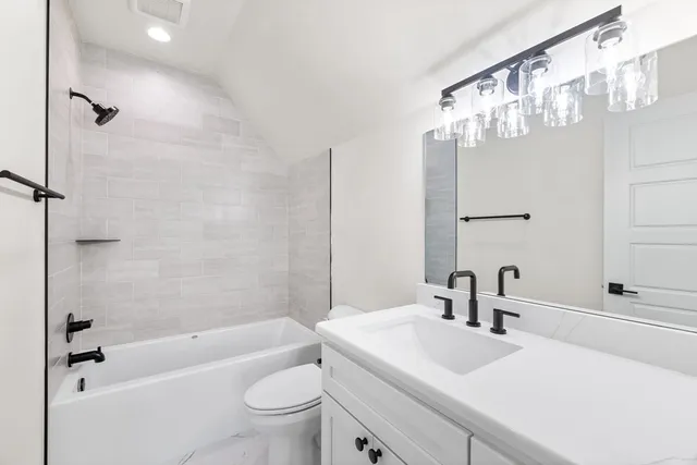 $1,273,000 | 306 Interlaken Street, Fredericksburg, TX 78624