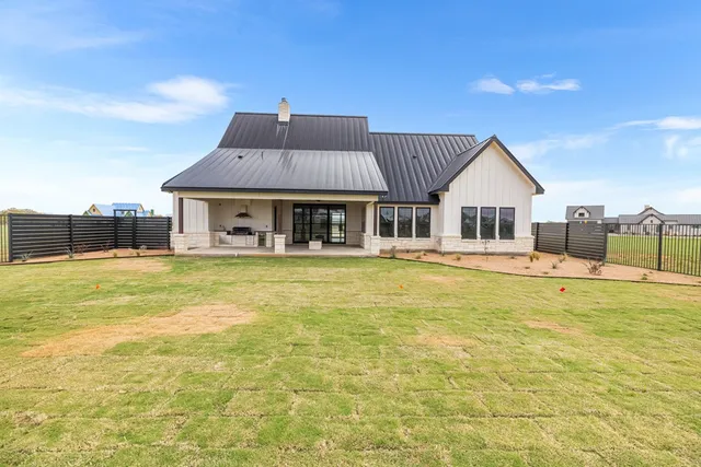 $1,273,000 | 306 Interlaken Street, Fredericksburg, TX 78624