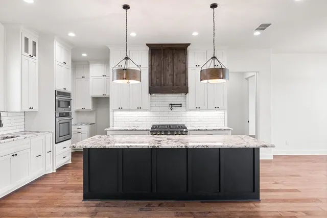 $1,273,000 | 306 Interlaken Street, Fredericksburg, TX 78624