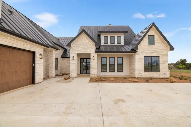 $1,273,000 | 306 Interlaken Street, Fredericksburg, TX 78624