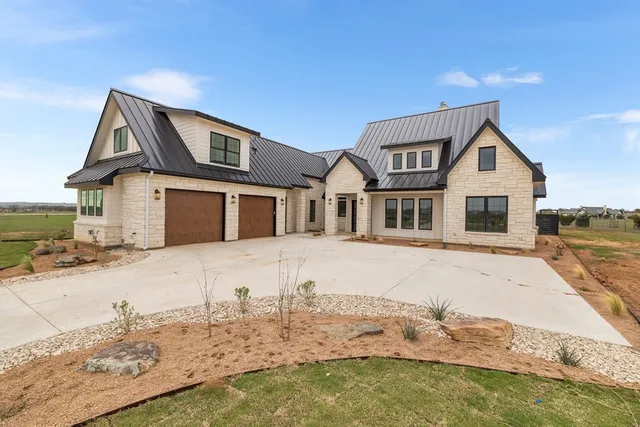 $1,273,000 | 306 Interlaken Street, Fredericksburg, TX 78624