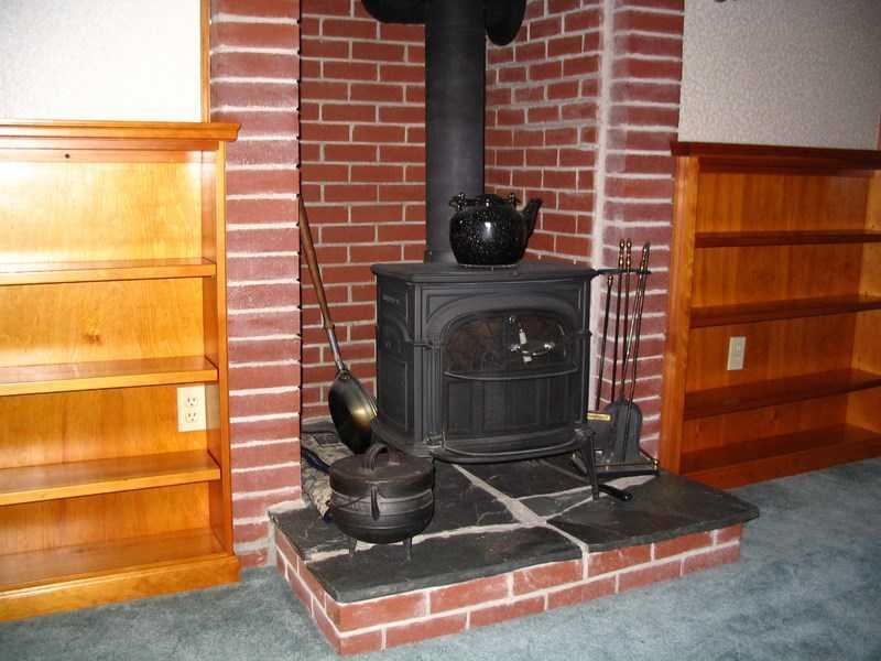 83 Woodridge Road Brewer, ME 04412 - Photo 9 of 34 Living Room.