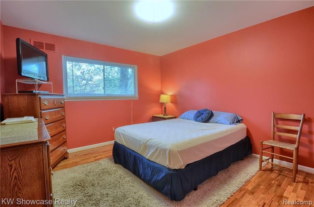 42916 Versailles Road Canton, MI 48187 - Photo 22 of 30