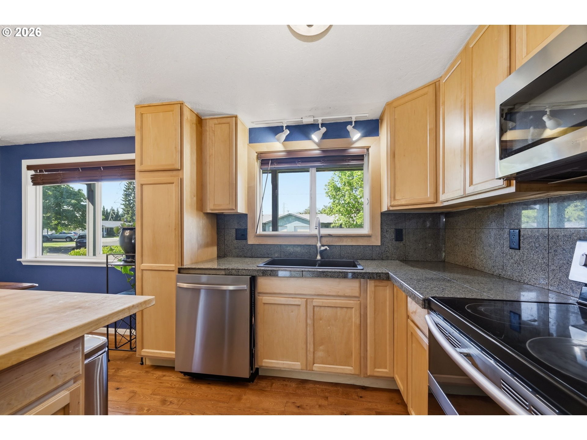 1233 Kenray Loop Springfield, OR 97477 - Photo 9 of 32