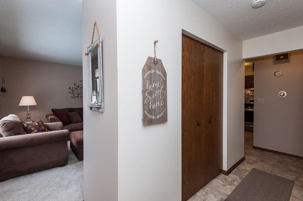 2859 24th Street Northwest Rochester, MN 55901 - Photo 3 of 34