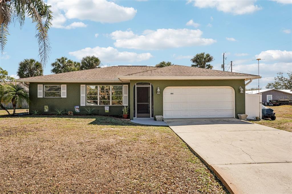 651 Porpoise Road Venice, FL 34293 - Photo 3 of 33 Gallery Image 3