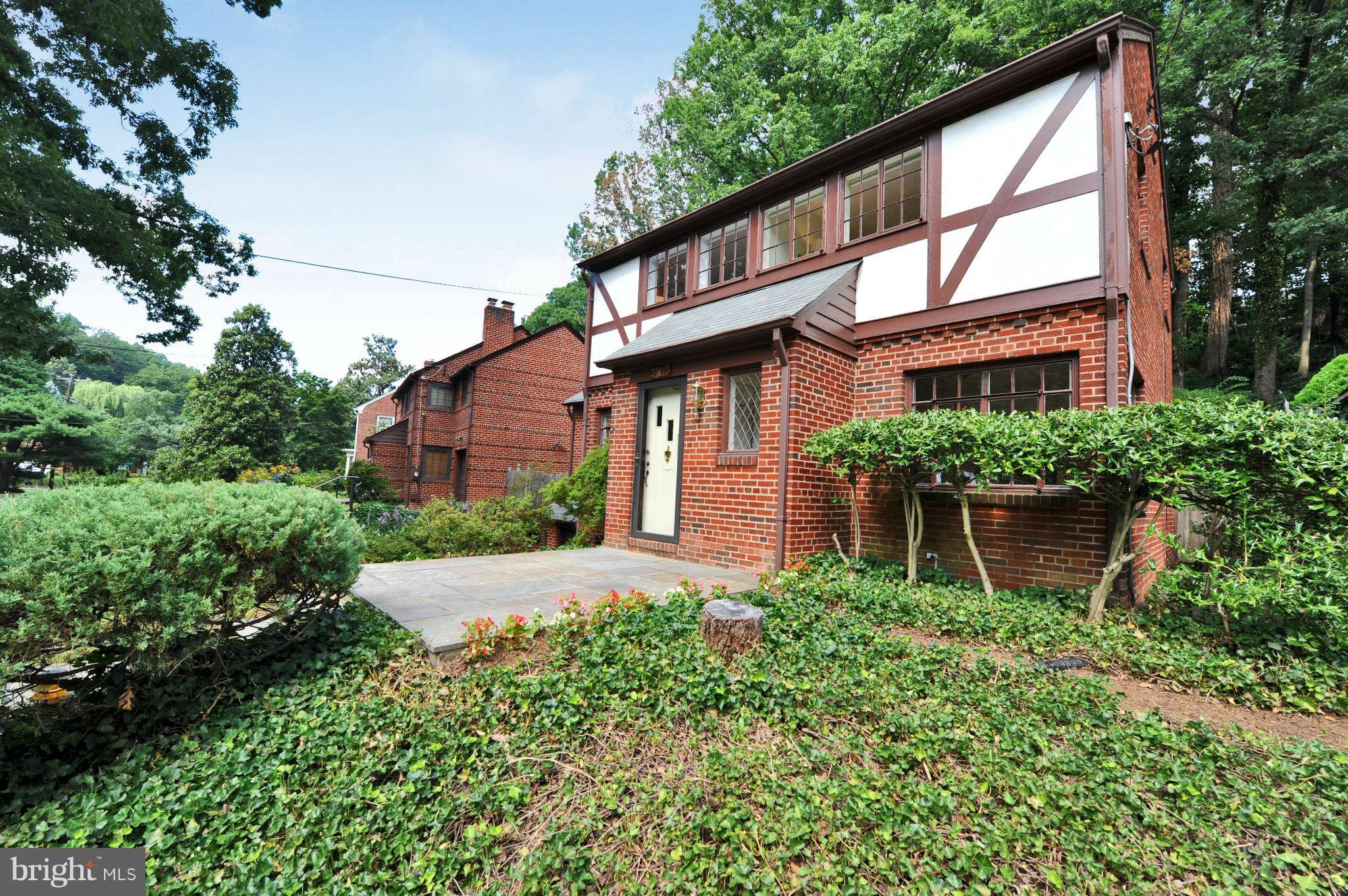 3203 Russell Road Alexandria, VA 22305 - Photo 2 of 30 a house that has a lot of plants in it