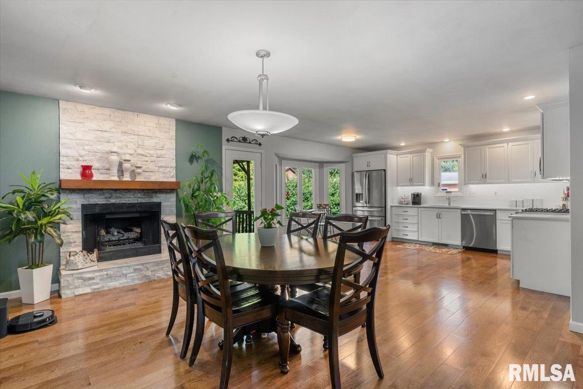 2601 Meadow Pointe Drive Springfield, IL 62702 - Photo 12 of 46