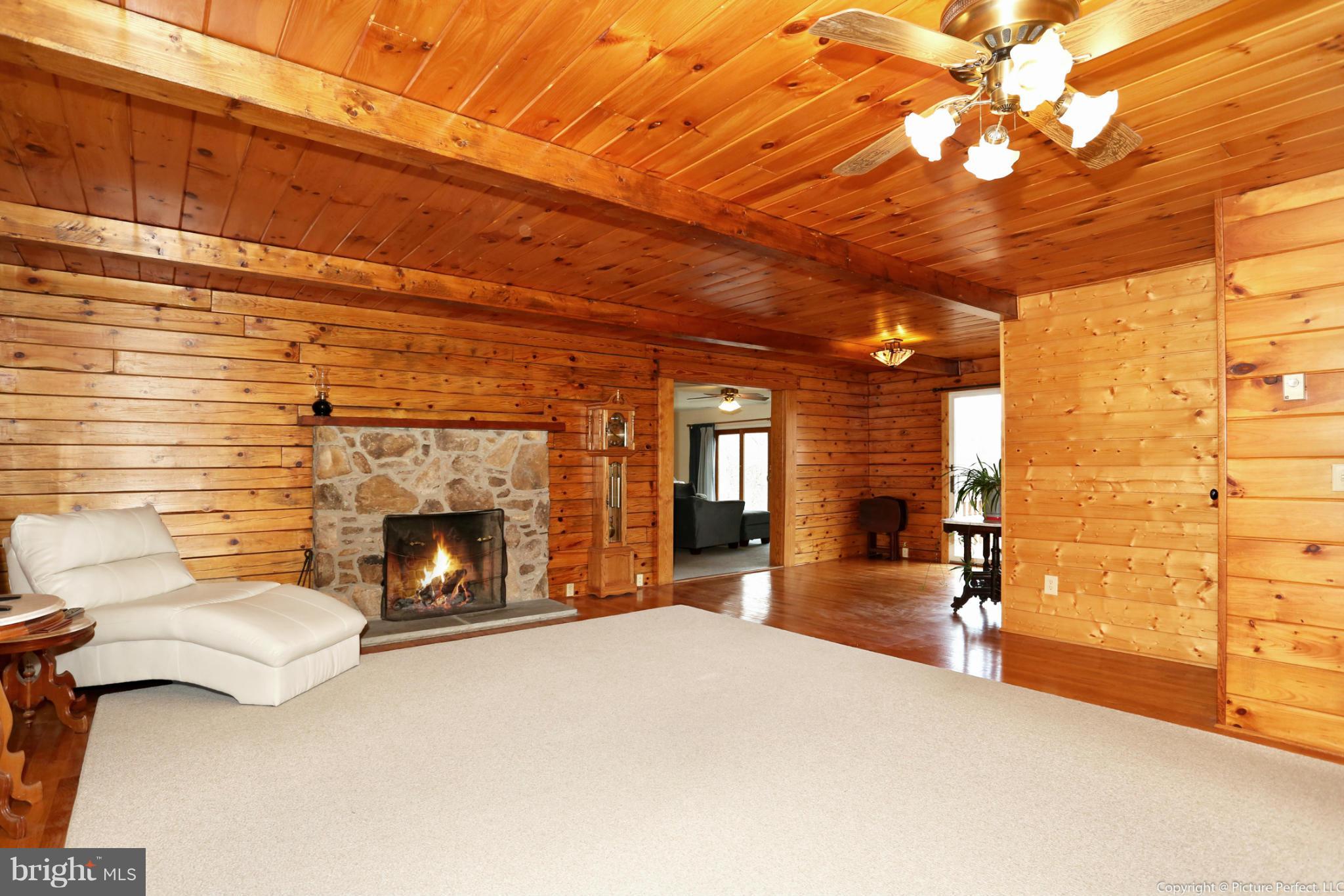 3549 Hopeland Road Frederick, MD 21704 - Photo 10 of 28 Living Room