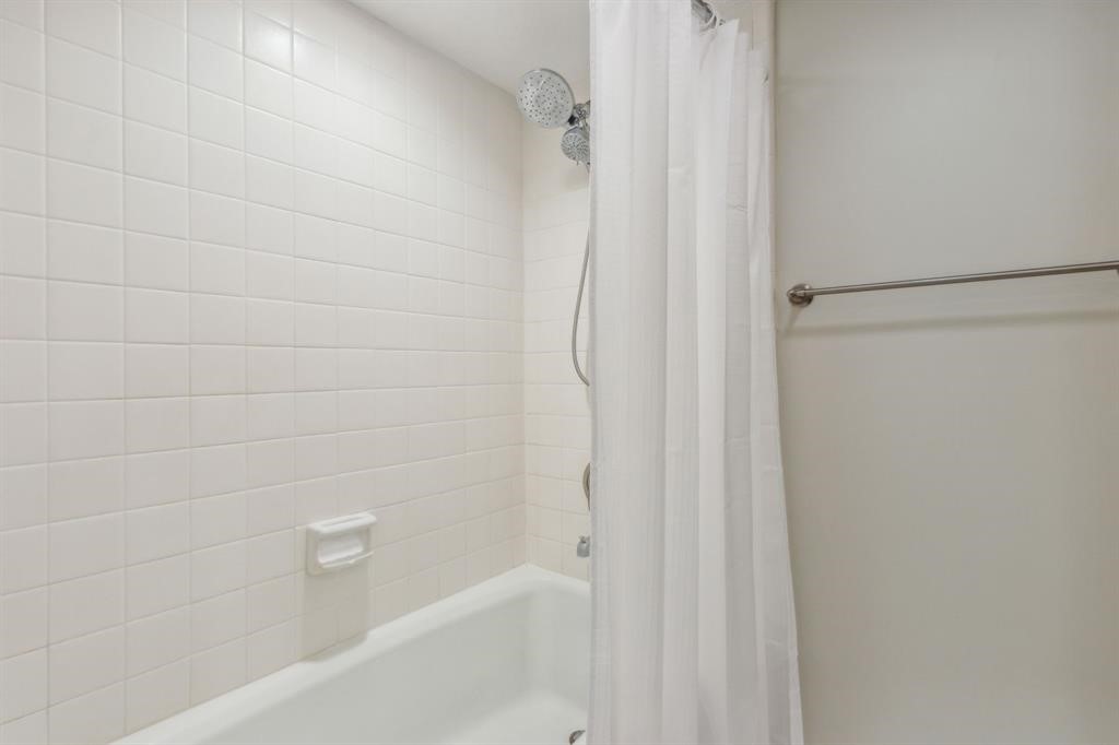 3036 Sea Marsh Road Fernandina Beach, FL 32034 - Photo 25 of 43 a bathroom with a bathtub