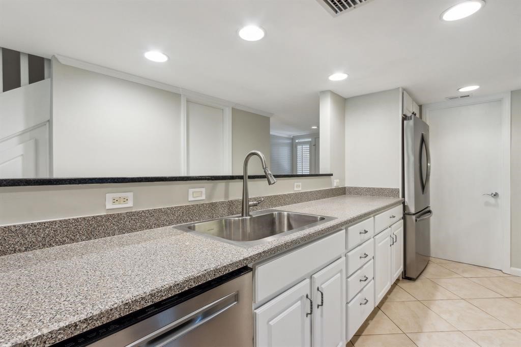 3036 Sea Marsh Road Fernandina Beach, FL 32034 - Photo 9 of 43 a kitchen with sink and mirror