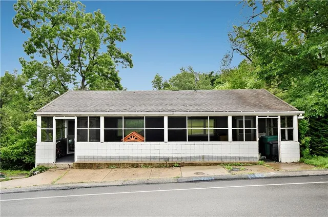 a house view with a outdoor space