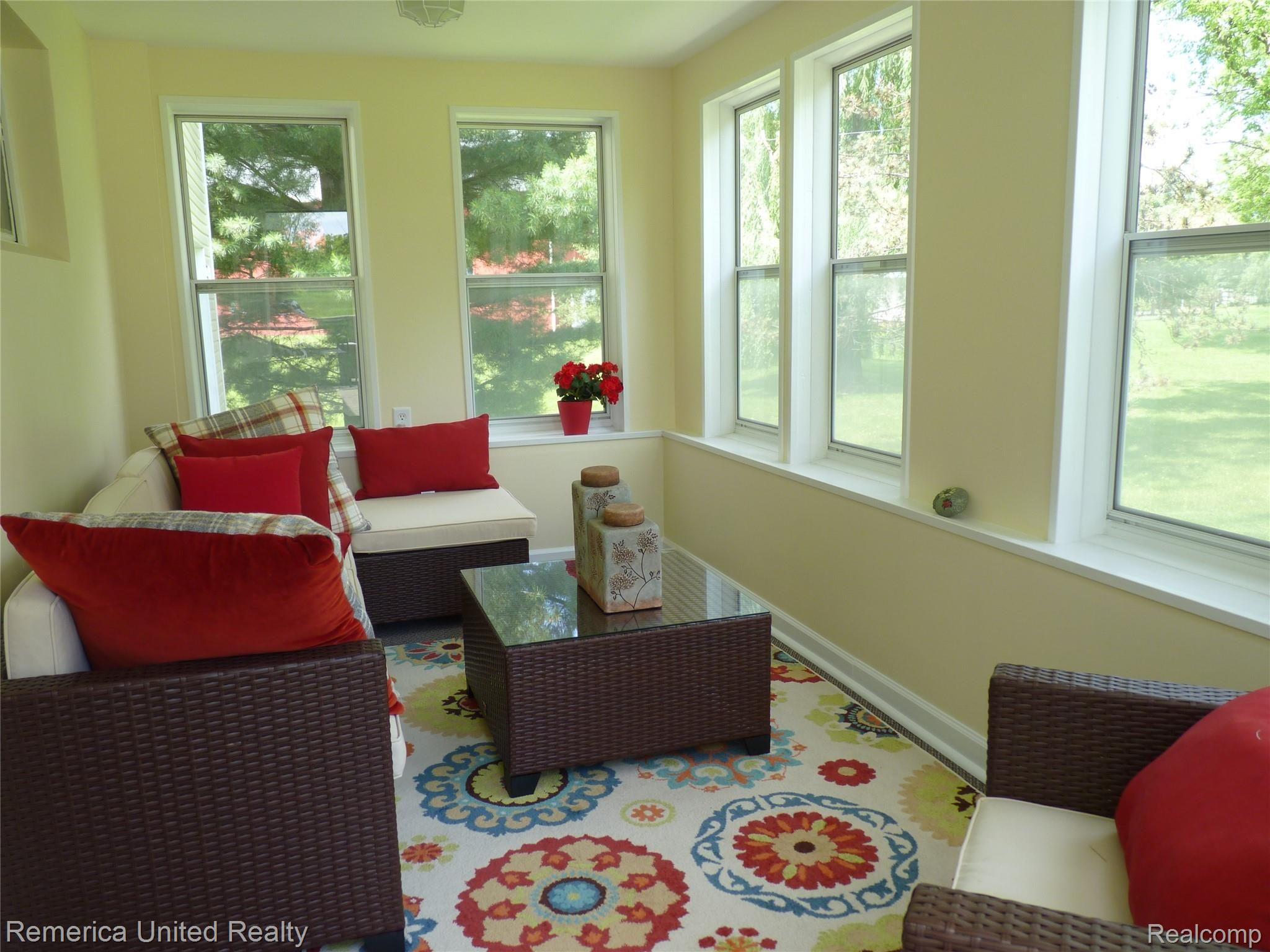 945 Old Plank Road Milford, MI 48381 - Photo 22 of 26 FLORIDA ROOM