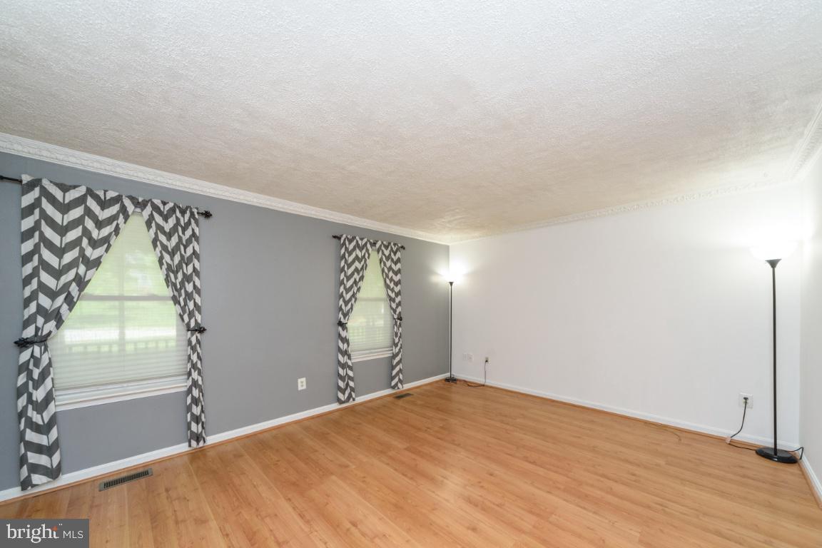 6504 Golden Ring Road Rosedale, MD 21237 - Photo 8 of 30 Living Room