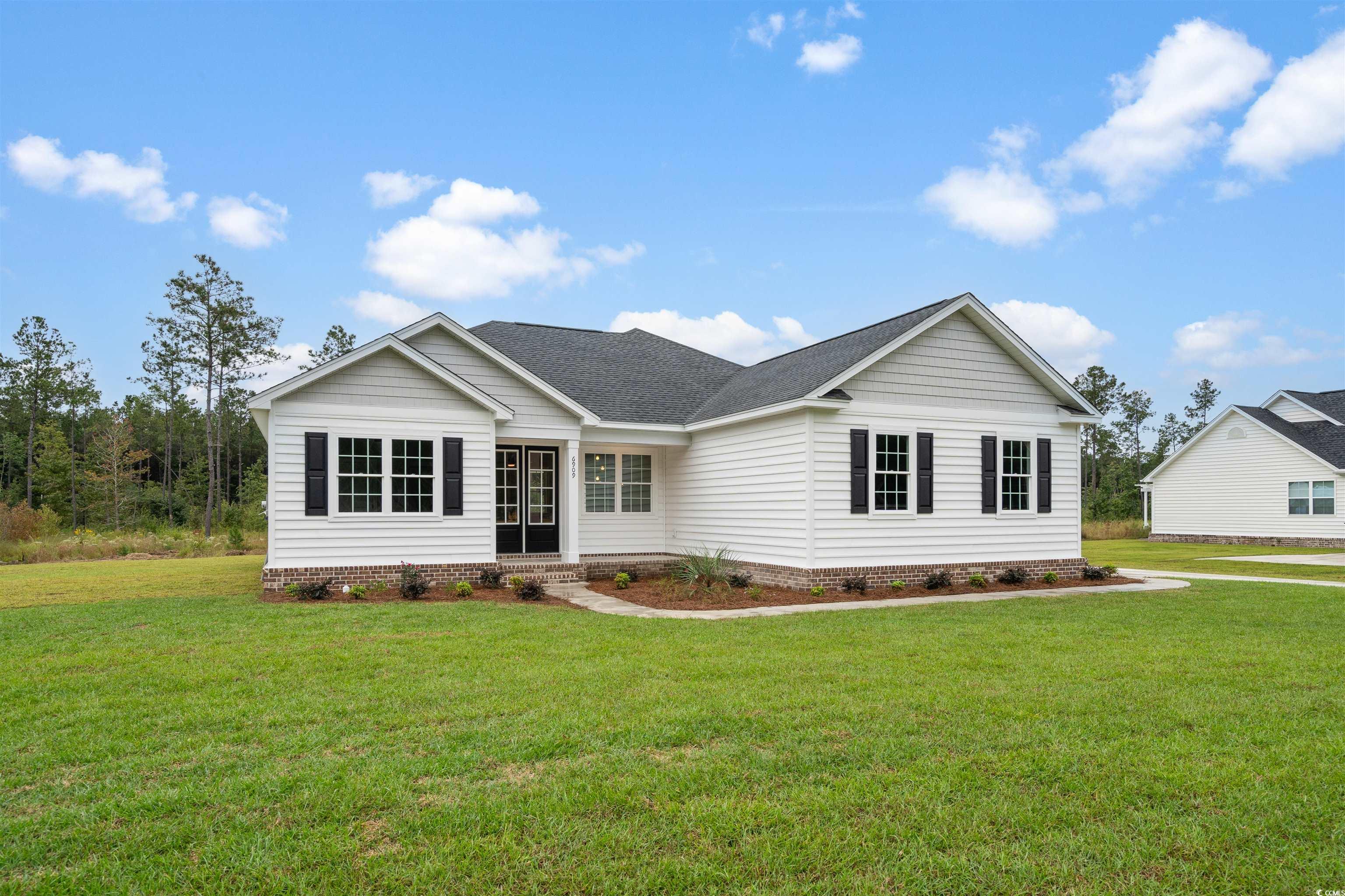 6909 Pauley Swamp Road Conway, SC 29527 - Photo 2 of 40 Single story home with a front lawn