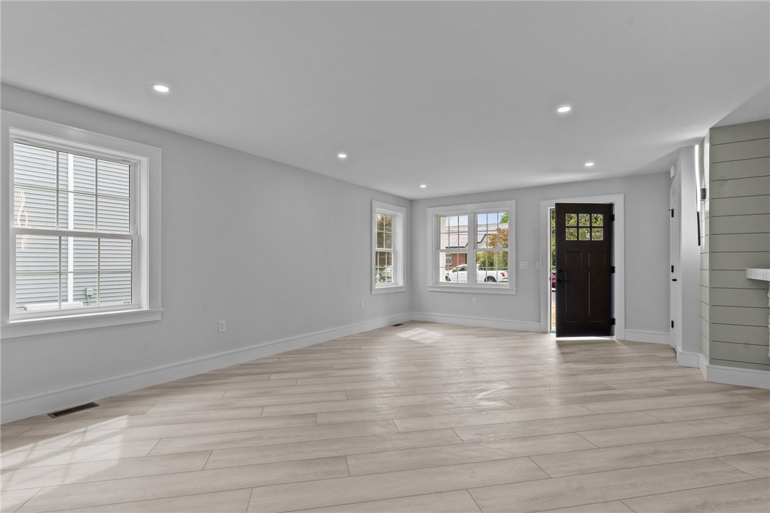 45 Bellevue Avenue Westerly, RI 02891 - Photo 15 of 50