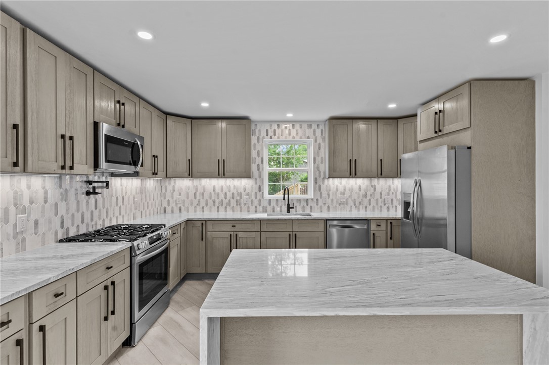 45 Bellevue Avenue Westerly, RI 02891 - Photo 4 of 50