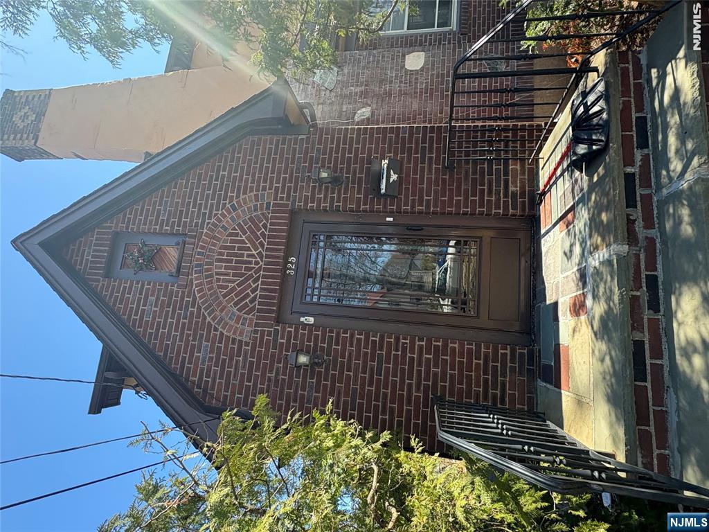 325 Bogert Avenue Ridgewood, NJ 07450 - Photo 3 of 37