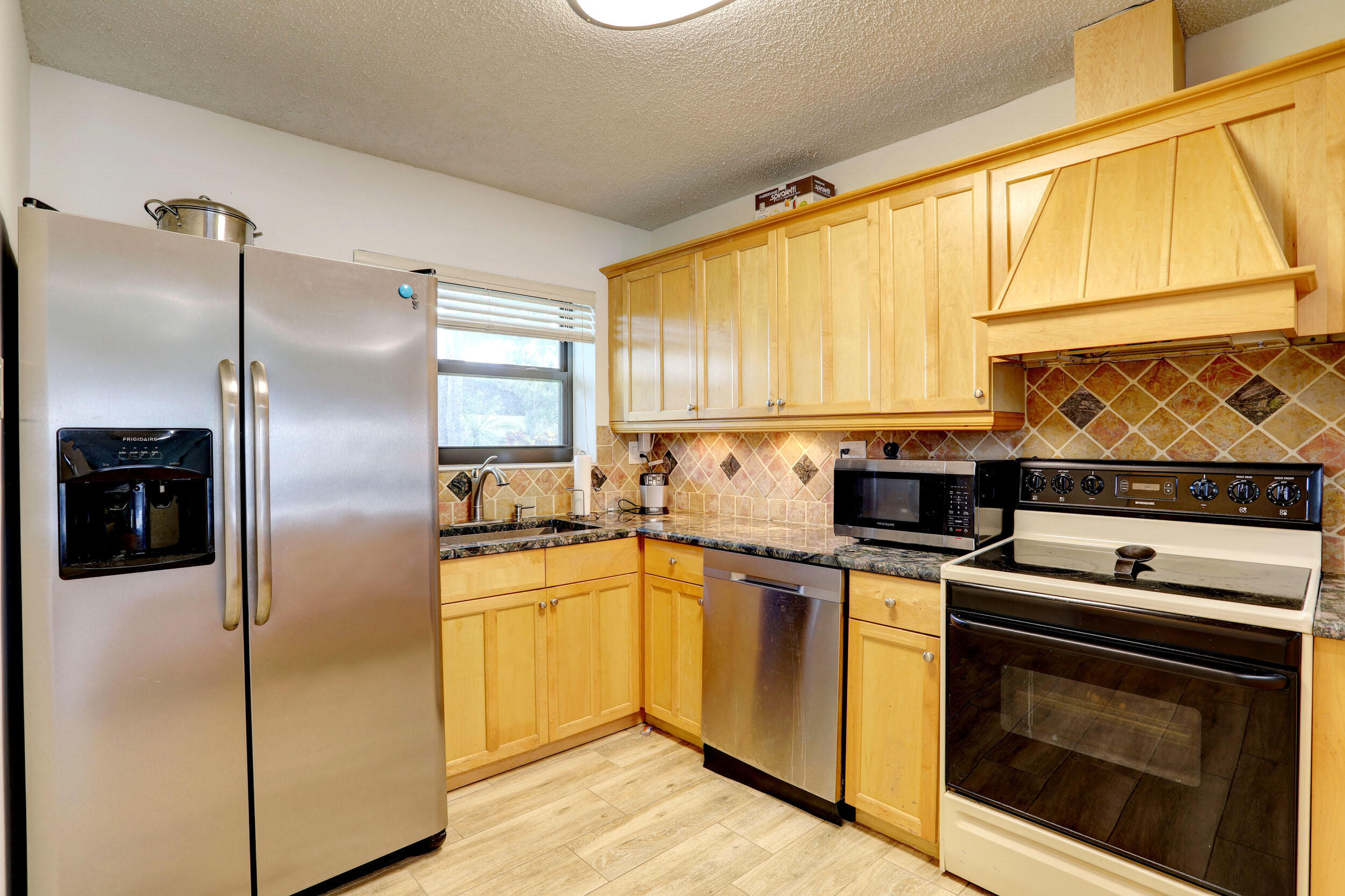 639 Banks Road Margate, FL 33063 - Photo 5 of 44 Kitchen