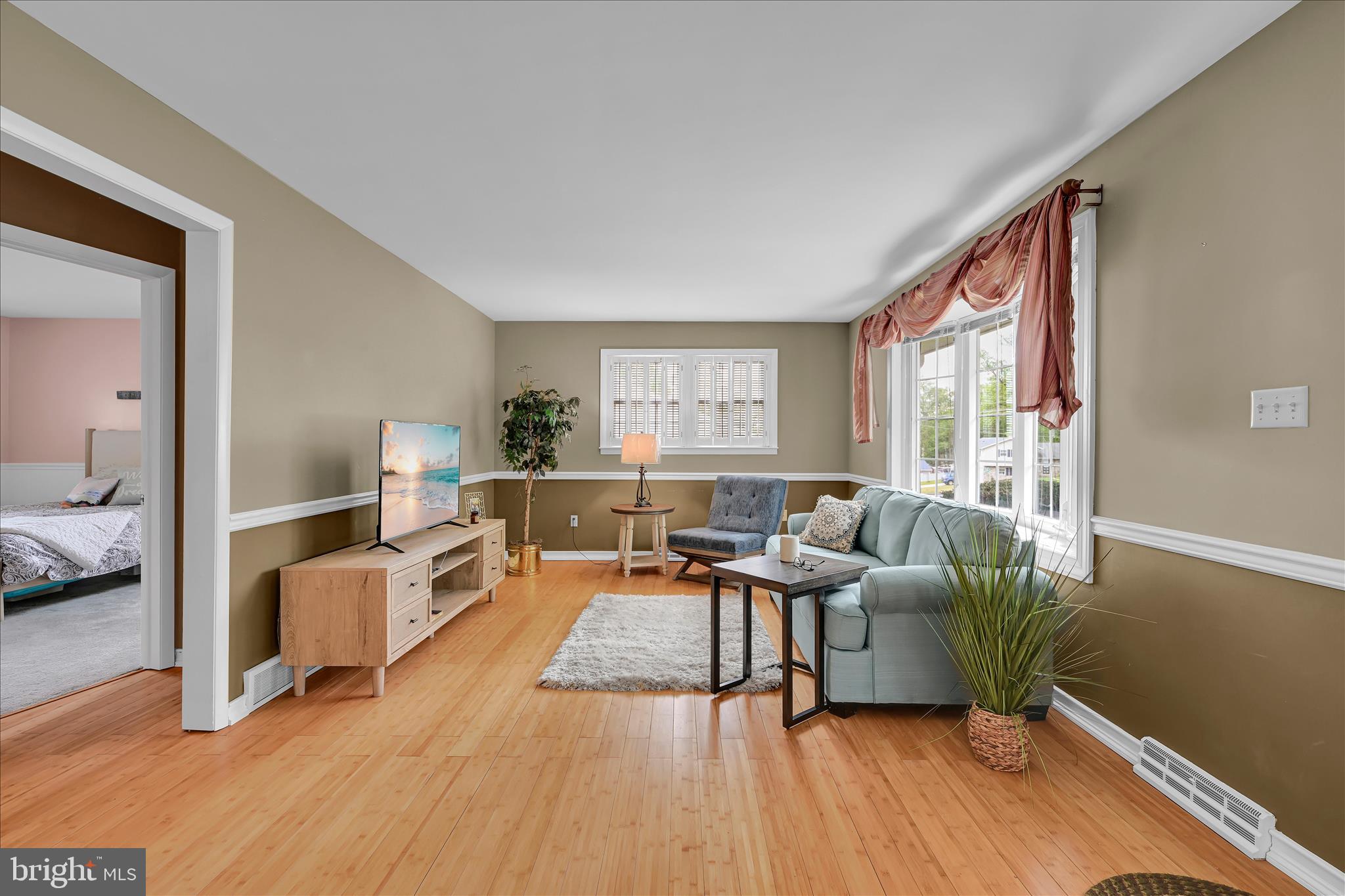 217 Seidel Street Reading, PA 19606 - Photo 11 of 38 Living Area