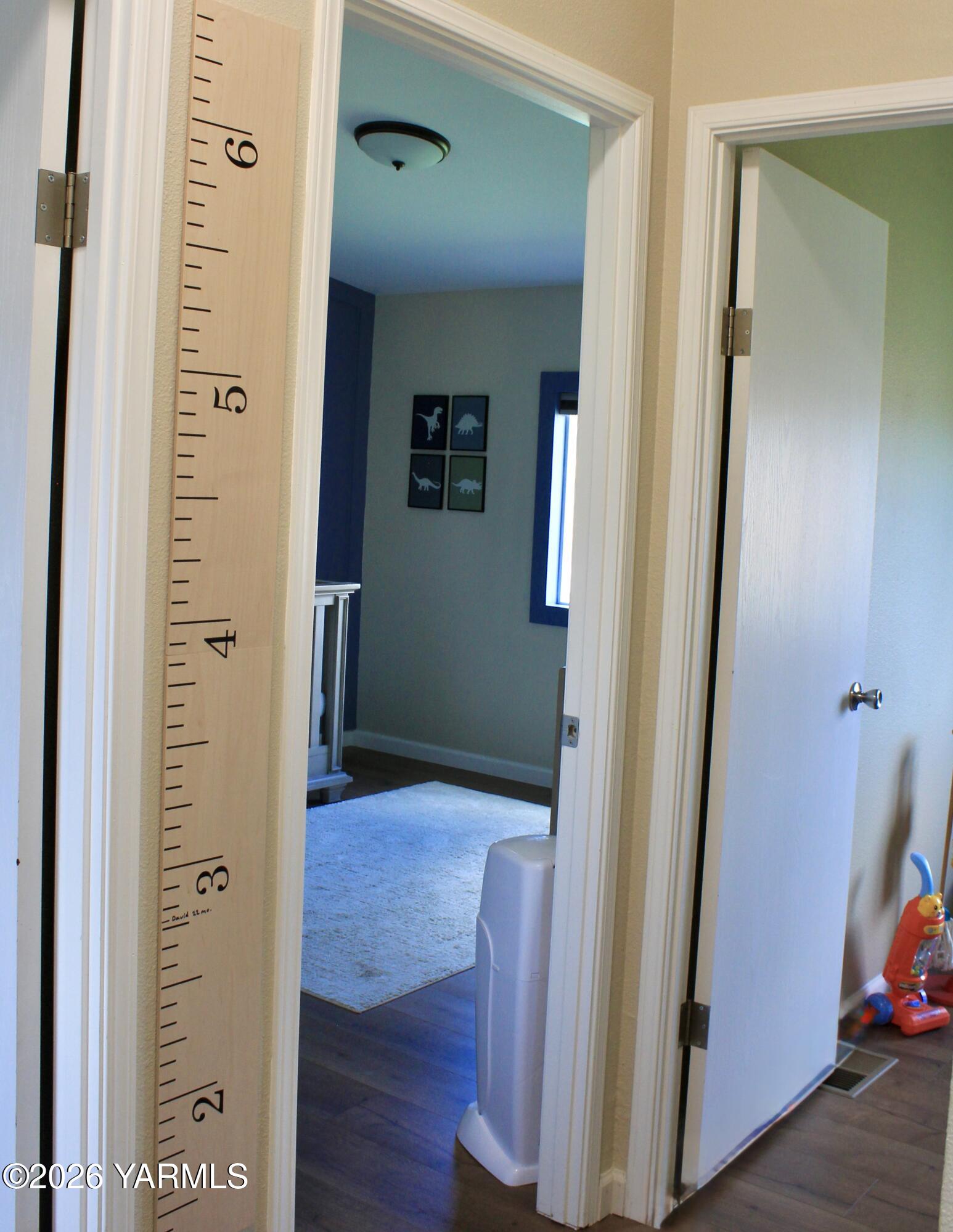 1101 Gore Road Selah, WA 98942 - Photo 15 of 42 Hallway_doorways