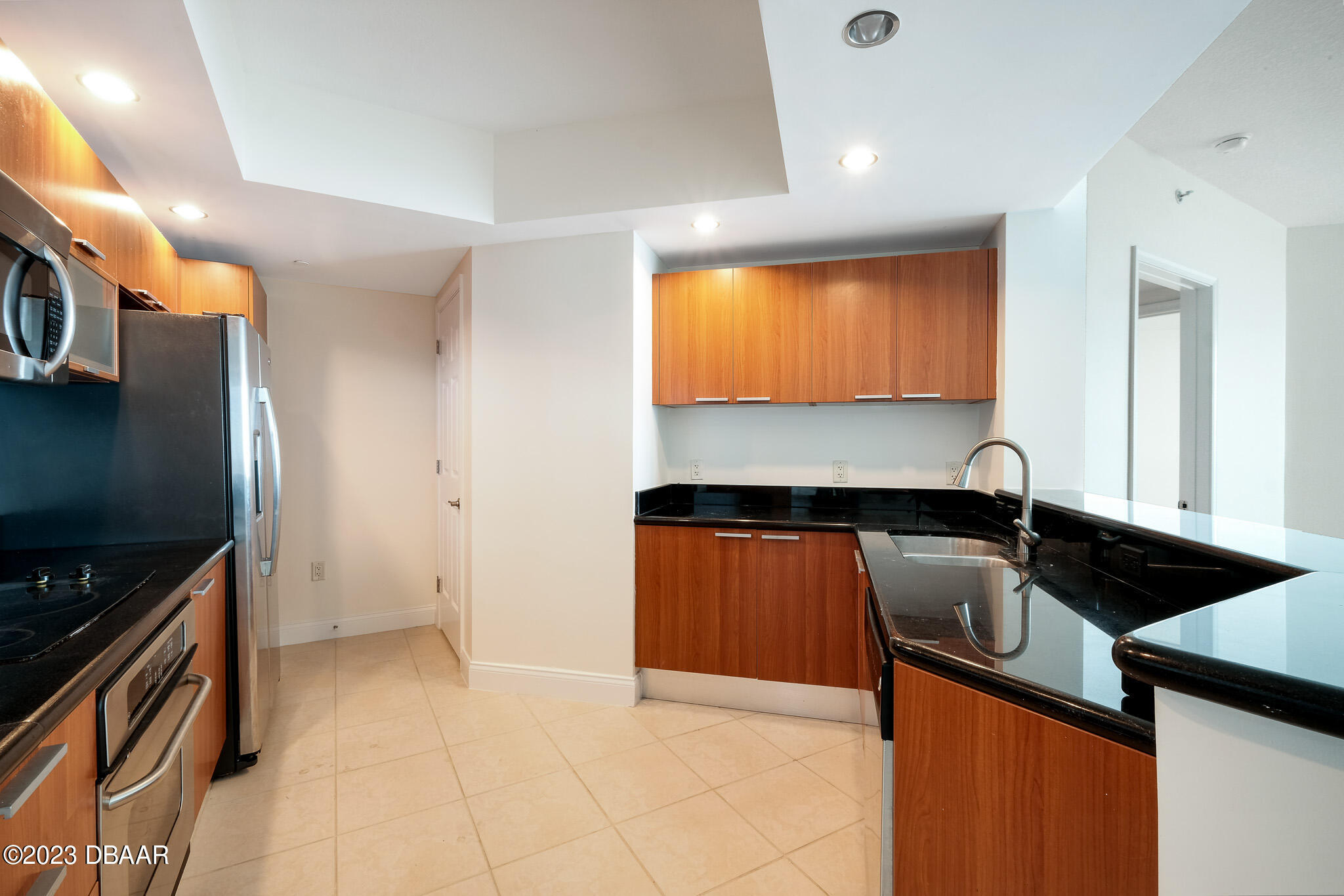 241 Riverside Drive, Unit 1006 Daytona Beach, FL 32117 - Photo 11 of 43 kitchen
