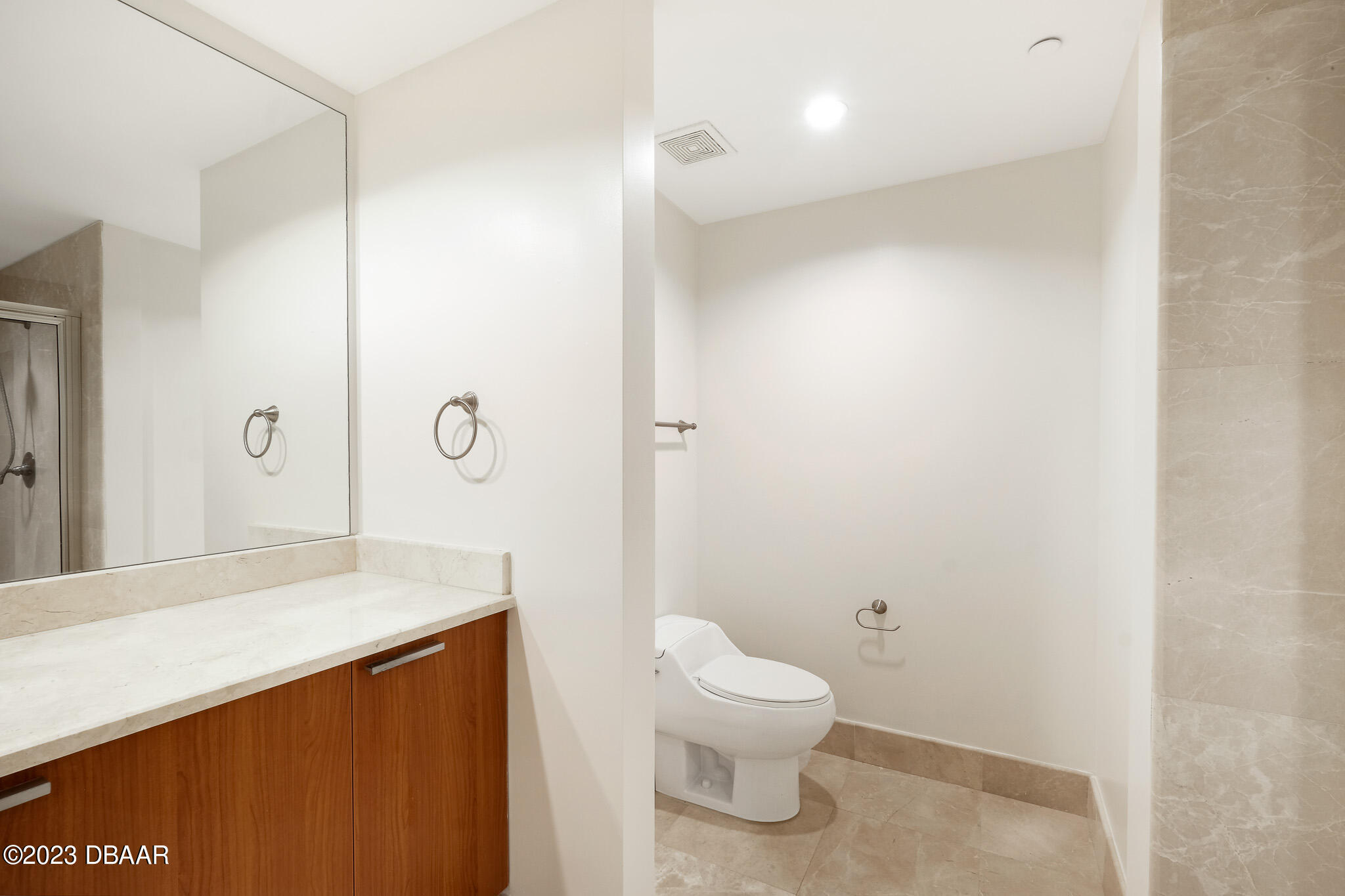 241 Riverside Drive, Unit 1006 Daytona Beach, FL 32117 - Photo 21 of 43 primary bath