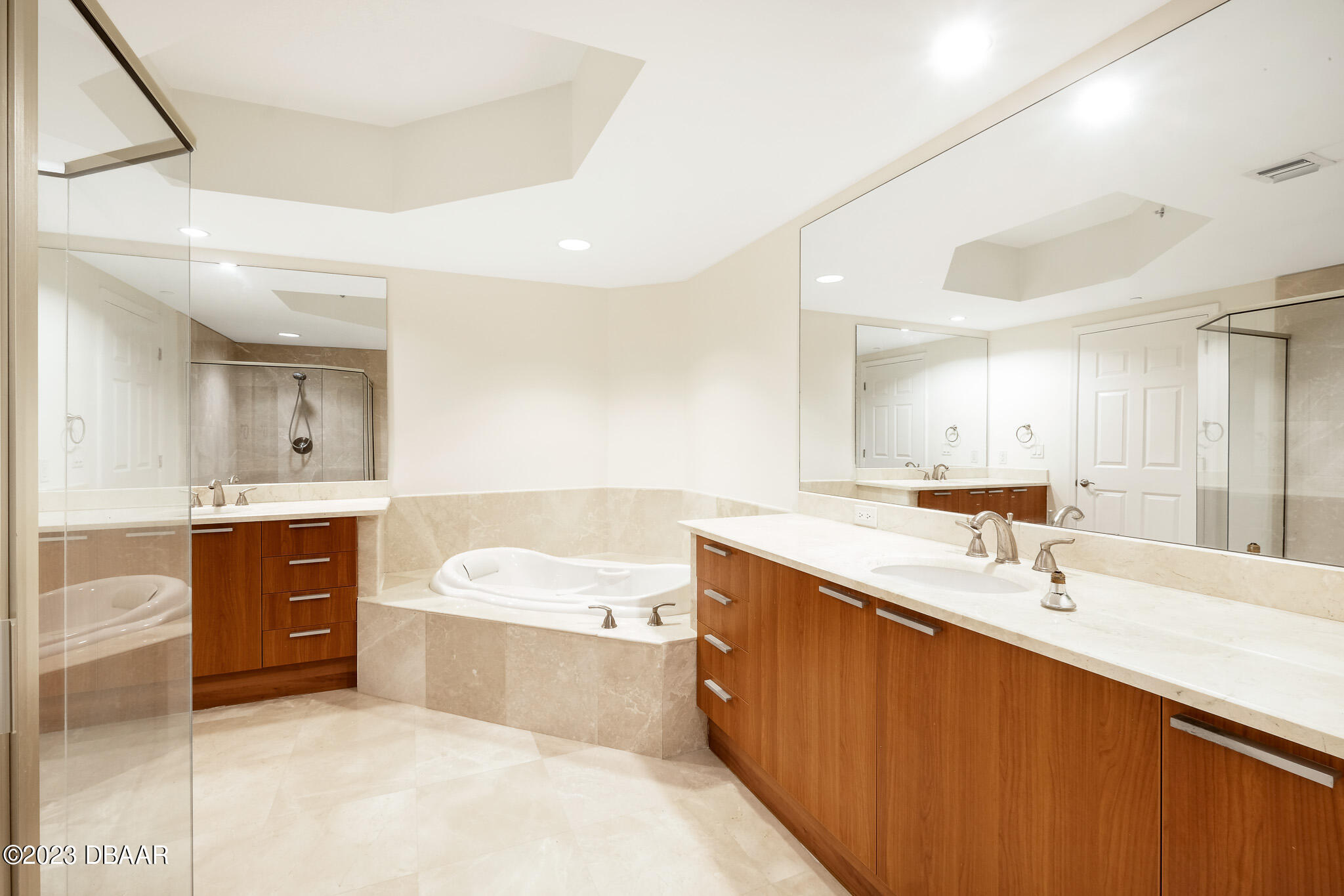 241 Riverside Drive, Unit 1006 Daytona Beach, FL 32117 - Photo 24 of 43 primary bath