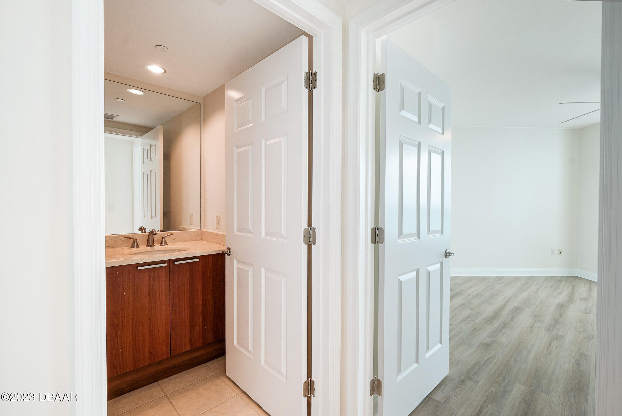 241 Riverside Drive, Unit 1006 Daytona Beach, FL 32117 - Photo 26 of 43 Hallway br/ba2