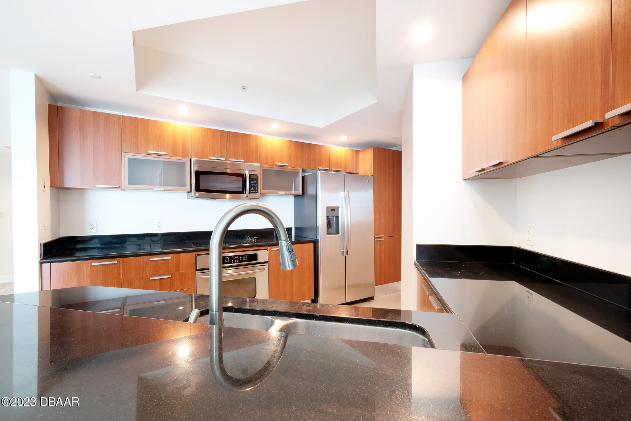 241 Riverside Drive, Unit 1006 Daytona Beach, FL 32117 - Photo 10 of 43 kitchen