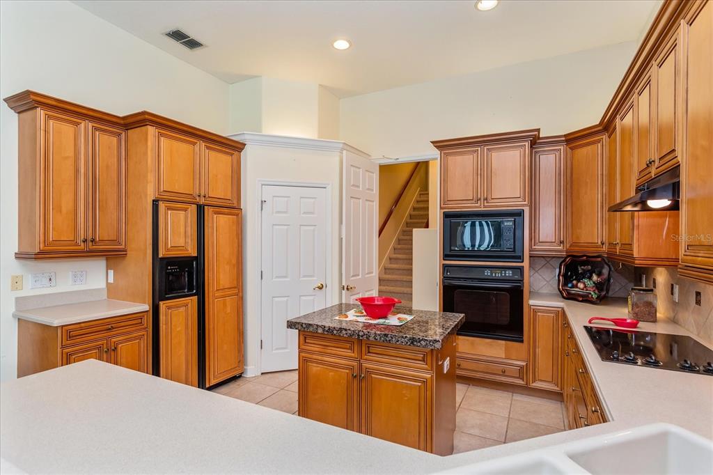 10606 Boca Pointe Drive Orlando, FL 32836 - Photo 17 of 39 a kitchen that has a lot of cabinets and a stove in it