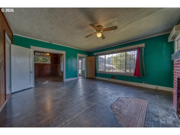 1090 Fir Avenue Reedsport, OR 97467 - Photo 5 of 40 Living Room