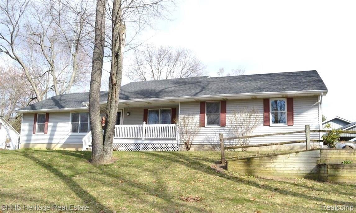 2140 Chase Lake Road Howell, MI 48855 - Photo 6 of 9 67401.jpg