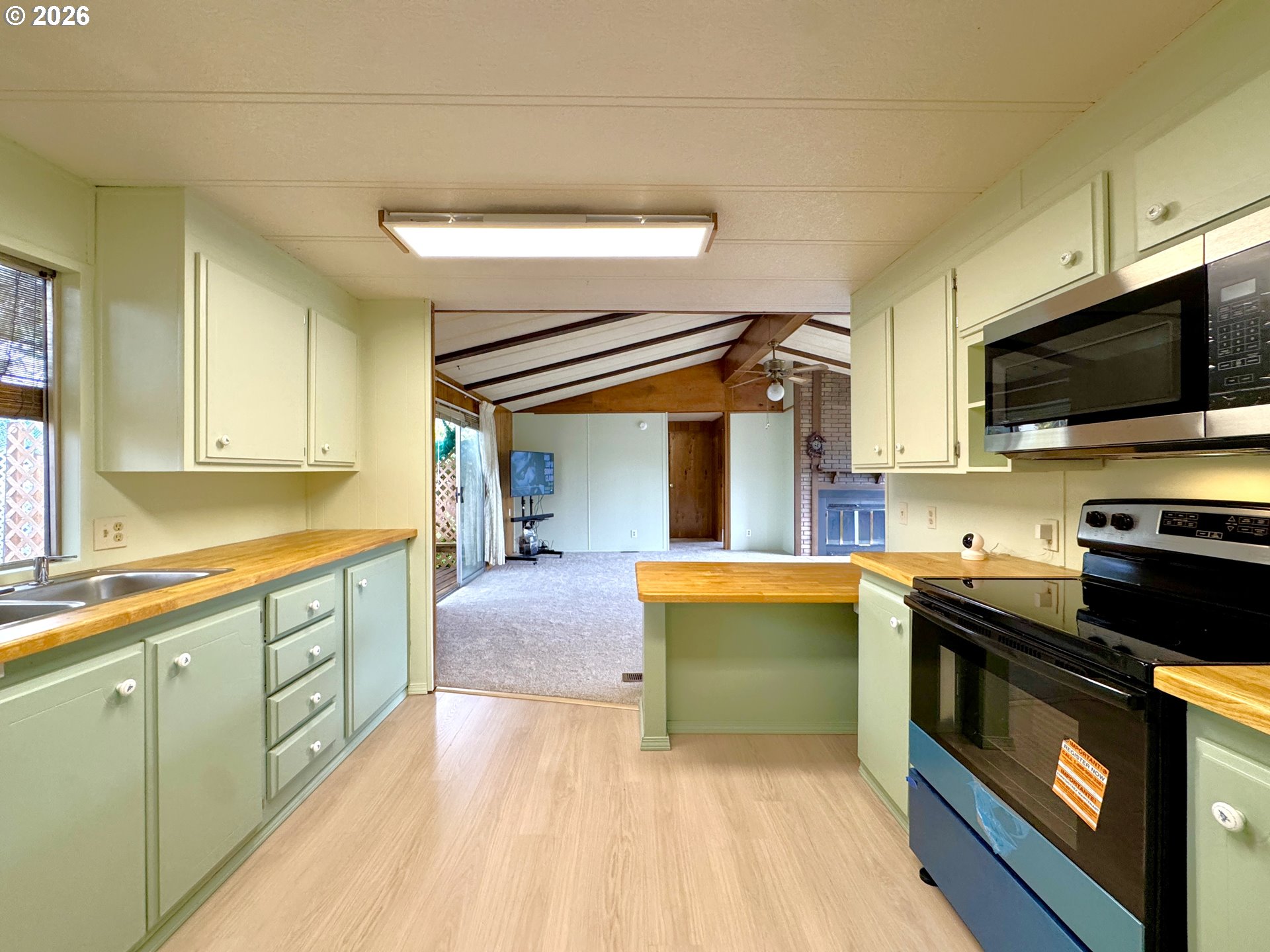 1029 Fifield Street Brookings, OR 97415 - Photo 18 of 44 Kitchen