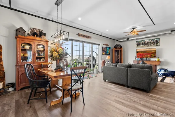 $337,000 | 238 Mulberry Street, Jeffersonville, IN 47130