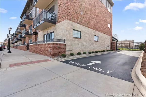 $337,000 | 238 Mulberry Street, Jeffersonville, IN 47130