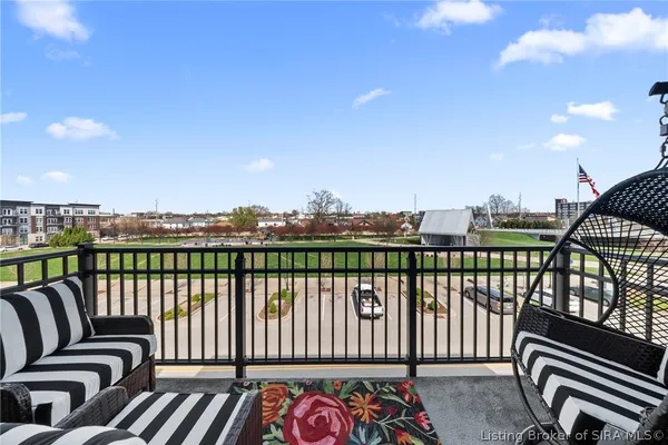 $337,000 | 238 Mulberry Street, Jeffersonville, IN 47130