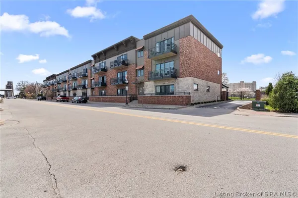 $337,000 | 238 Mulberry Street, Jeffersonville, IN 47130