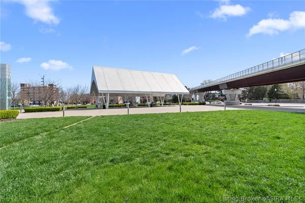 $337,000 | 238 Mulberry Street, Jeffersonville, IN 47130