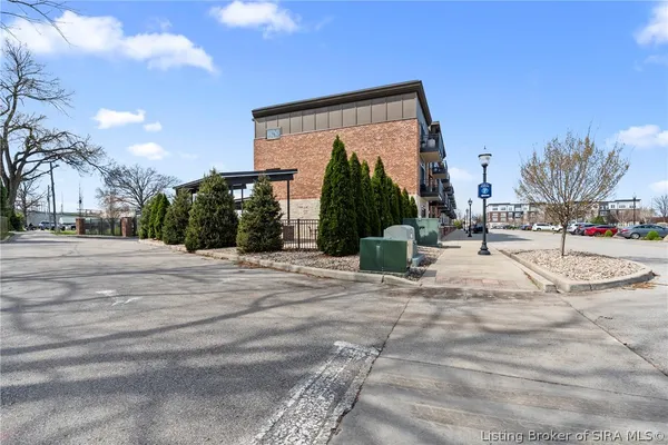 $337,000 | 238 Mulberry Street, Jeffersonville, IN 47130