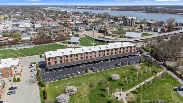 $337,000 | 238 Mulberry Street, Jeffersonville, IN 47130