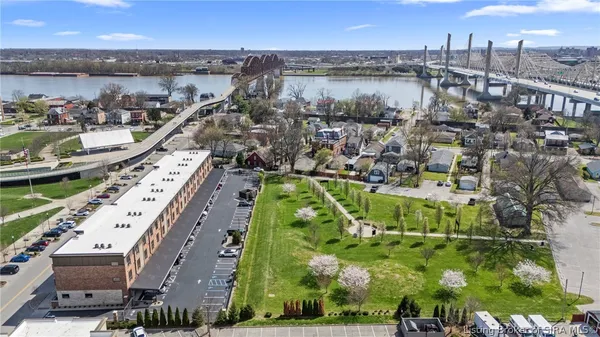 $337,000 | 238 Mulberry Street, Jeffersonville, IN 47130