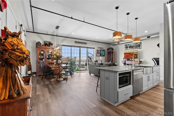 $337,000 | 238 Mulberry Street, Jeffersonville, IN 47130