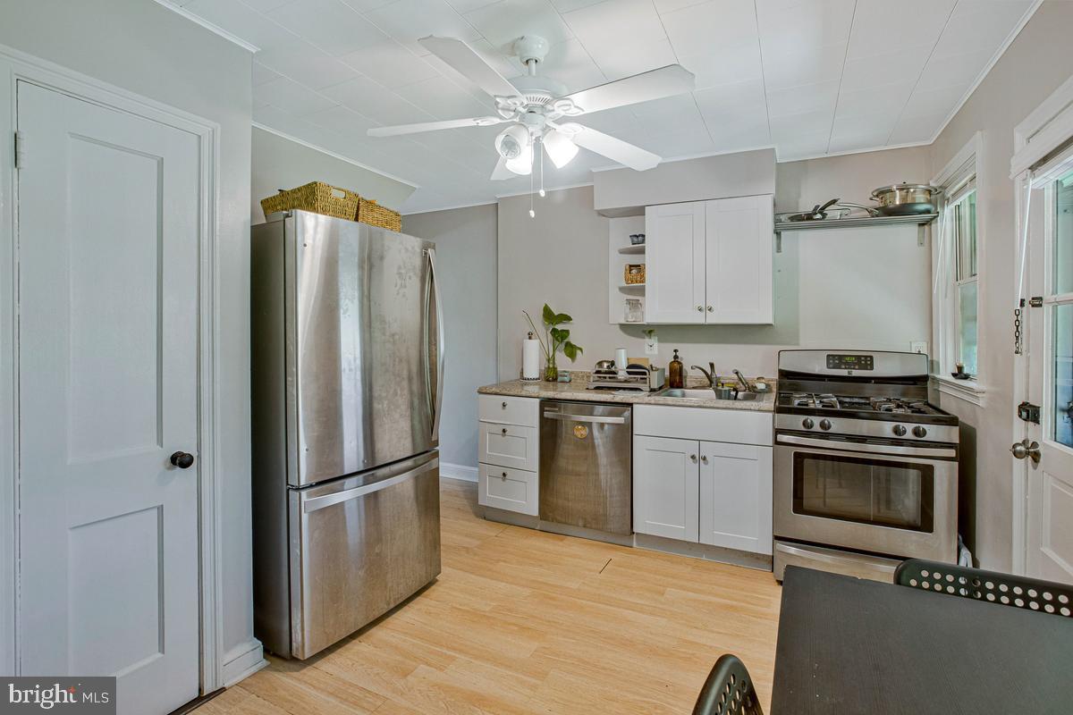 8438 Oakleigh Road Baltimore, MD 21234 - Photo 8 of 33 Kitchen
