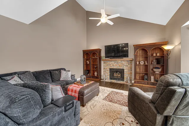 $679,900 | 1008 Asbury Drive, Aurora, IL 60502