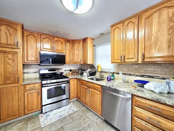 $3,250 | 296 St Nicholas Avenue, Worcester, MA 01606