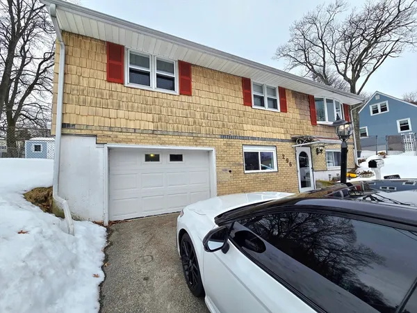 $3,250 | 296 St Nicholas Avenue, Worcester, MA 01606