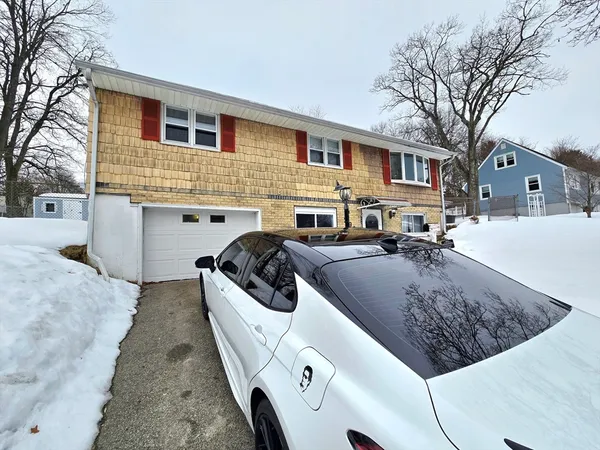 $3,250 | 296 St Nicholas Avenue, Worcester, MA 01606