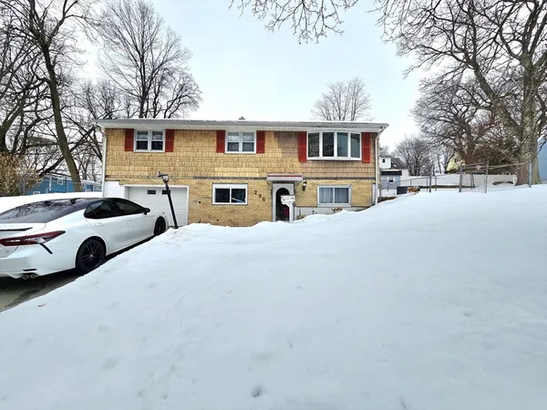 $3,250 | 296 St Nicholas Avenue, Worcester, MA 01606